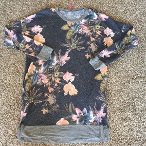 Tunic floral sweater